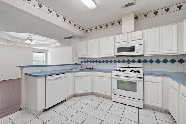 Building Photo - 15903 Timber Chase Dr