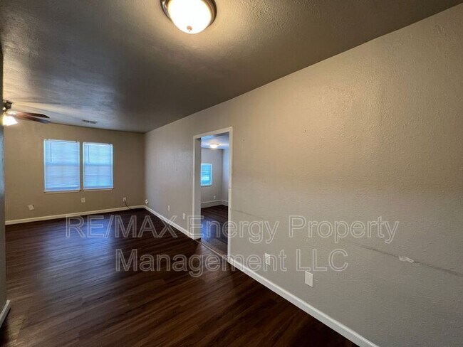 Building Photo - 2224 Doris Ave