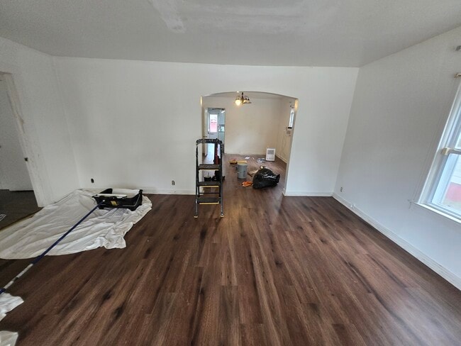 Building Photo - 306-311 11th Ave NW