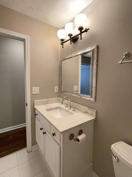 Building Photo - 3790 Oak Park Dr