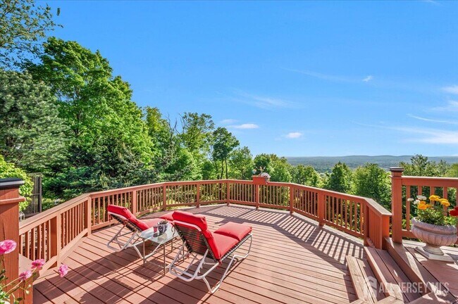 Building Photo - 950 Sunset Ridge
