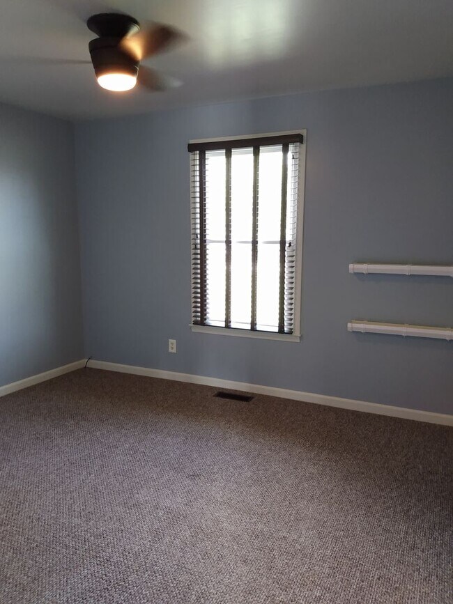 Building Photo - 2640 Holt Ln