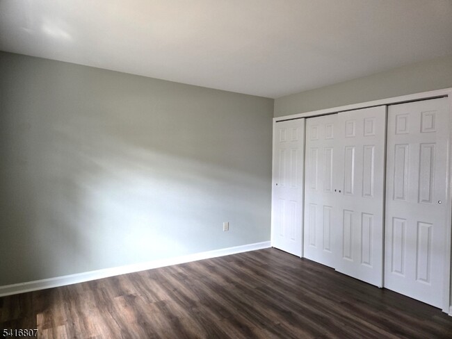 Building Photo - 49 Alexandria Way