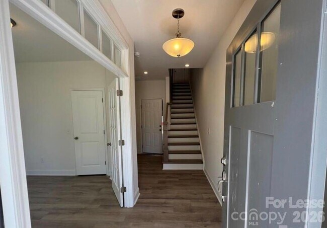 Building Photo - 5009 Layman Dr