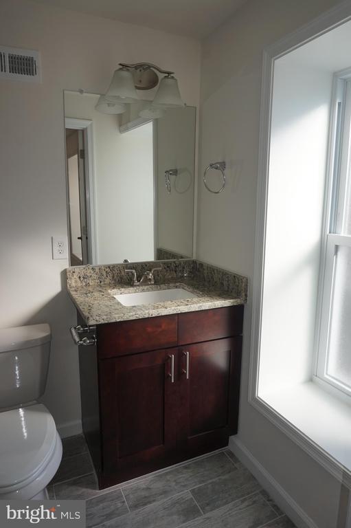 Building Photo - 132 Wendover St