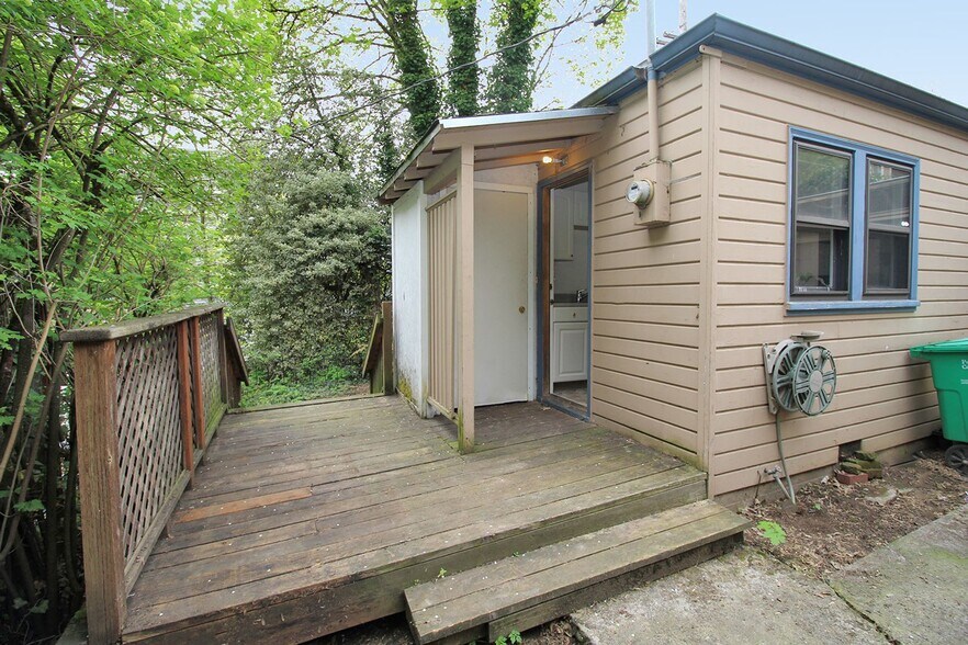 Building Photo - 1807-1811 SW Market St