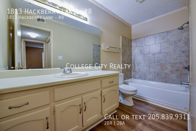Building Photo - 1813 Hackberry Ln