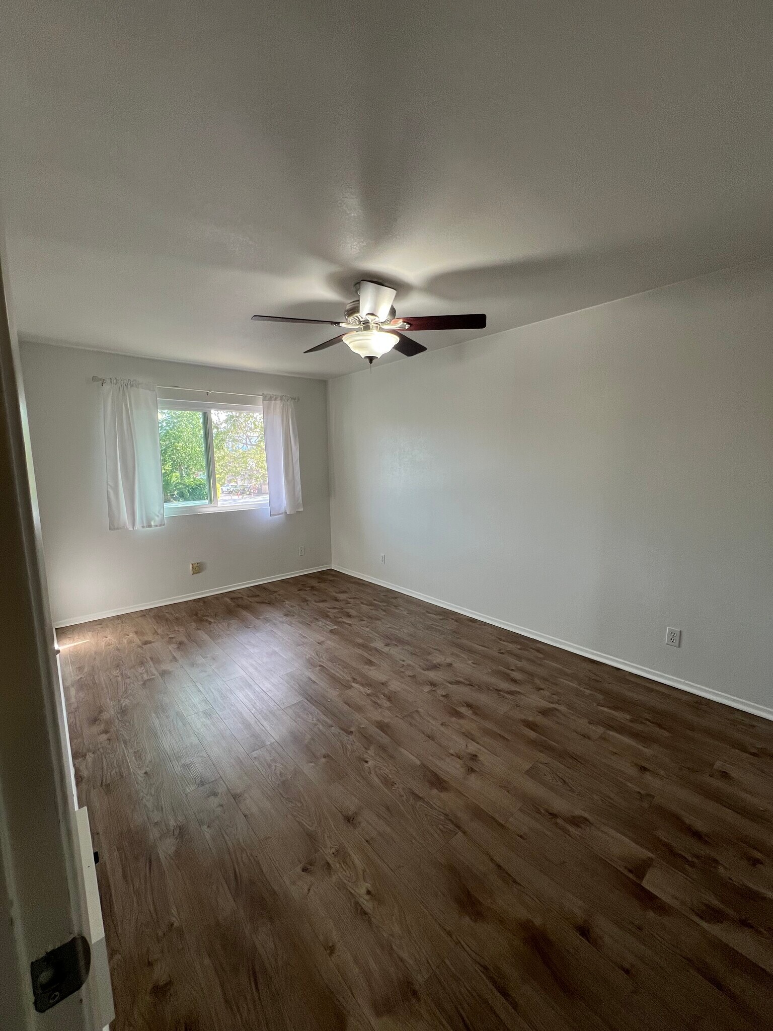 Building Photo - 1676 Maple Ave