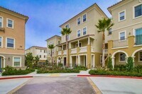 Building Photo - Gorgeous two bedroom home with 2.5 bathroo...