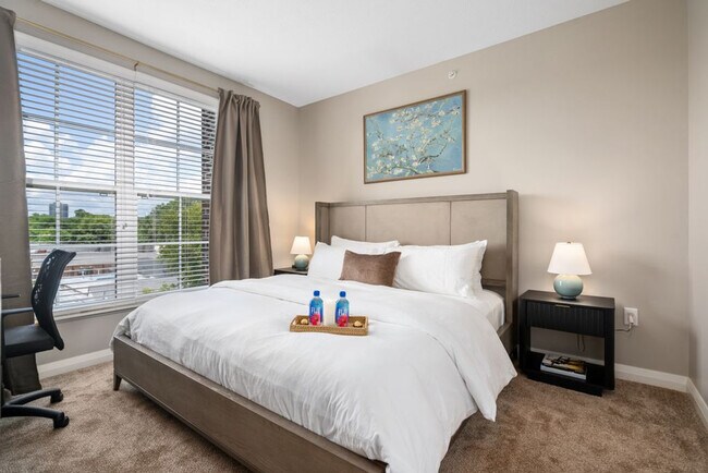 Building Photo - 407 W Rich St