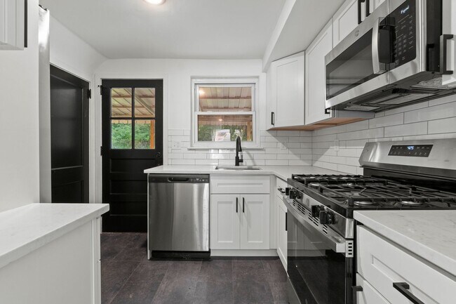 Building Photo - 314 Pennoak Dr