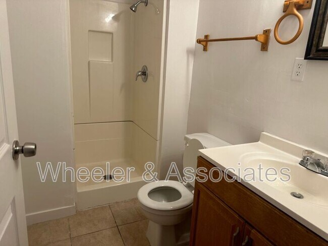 Building Photo - 1315 Brooke Ln