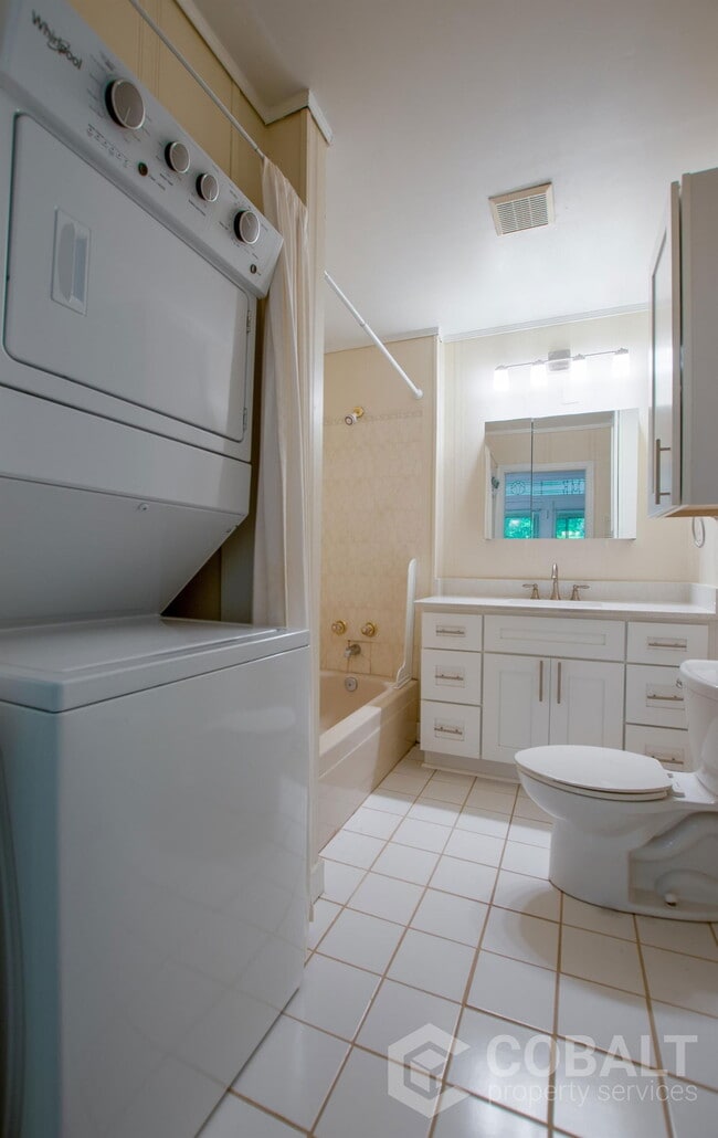 Building Photo - 867 Rosedale Rd NE