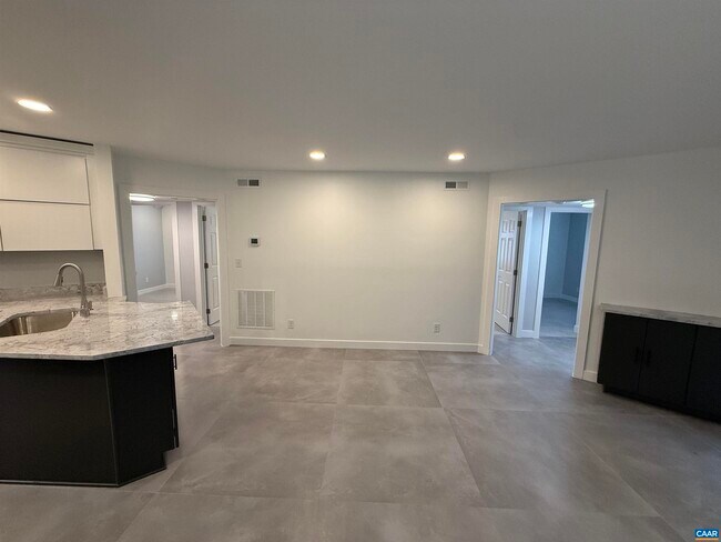 Building Photo - 2108 Jefferson Park Ave
