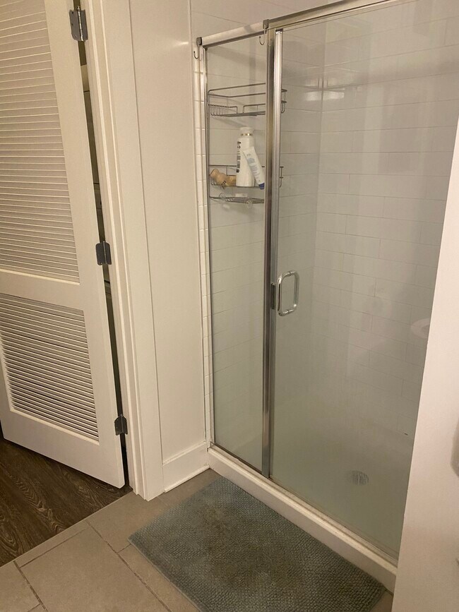 Building Photo - 1221 Division St