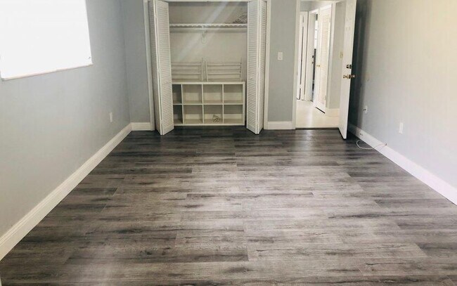 Building Photo - 930 Benevento Ave