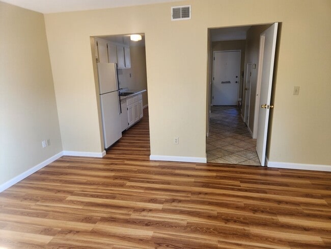 Building Photo - Nice and Bright lots of light charming two story townhouse in beautiful Bennett Valley