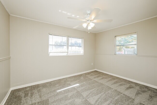 Building Photo - 8910 Cypress Lake Dr