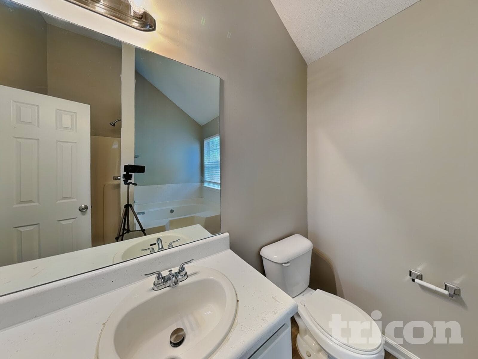 Building Photo - 6053 Crooked Creek Dr.