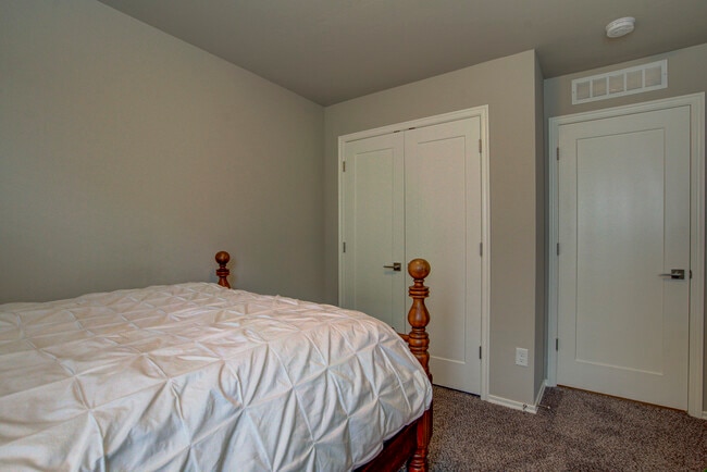 Building Photo - 3145 Midland Valley St