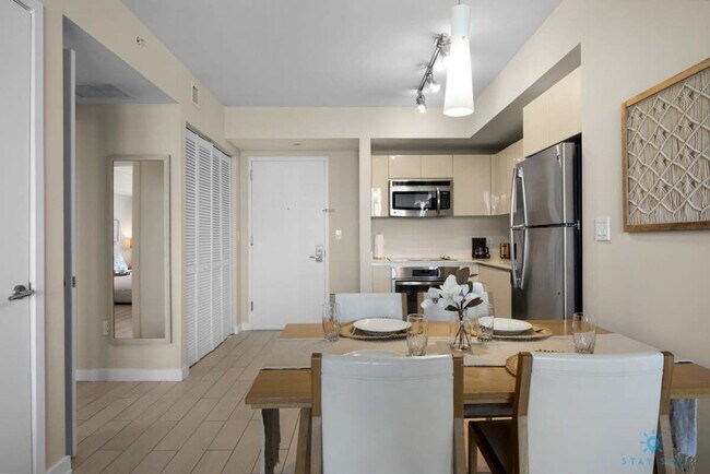 Building Photo - 2602 E Hallandale Beach Blvd