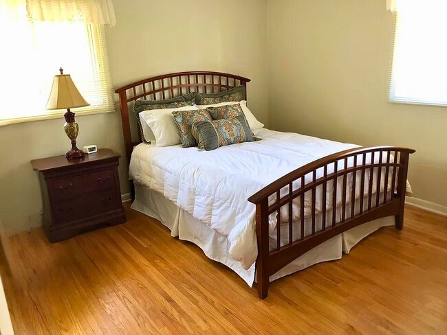 Building Photo - Beautiful 4-Bedroom Home in Lincoln Wood –...