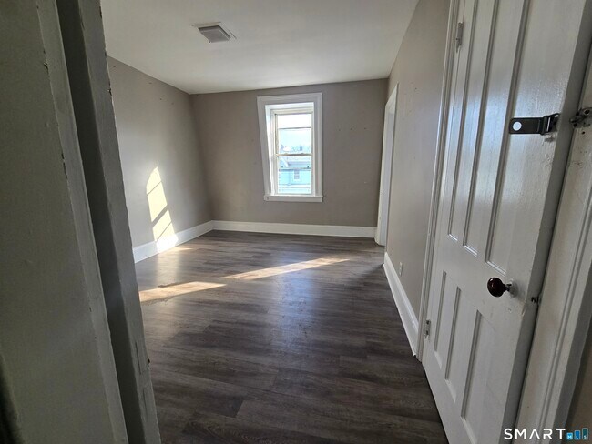 Building Photo - 106 Hanover St