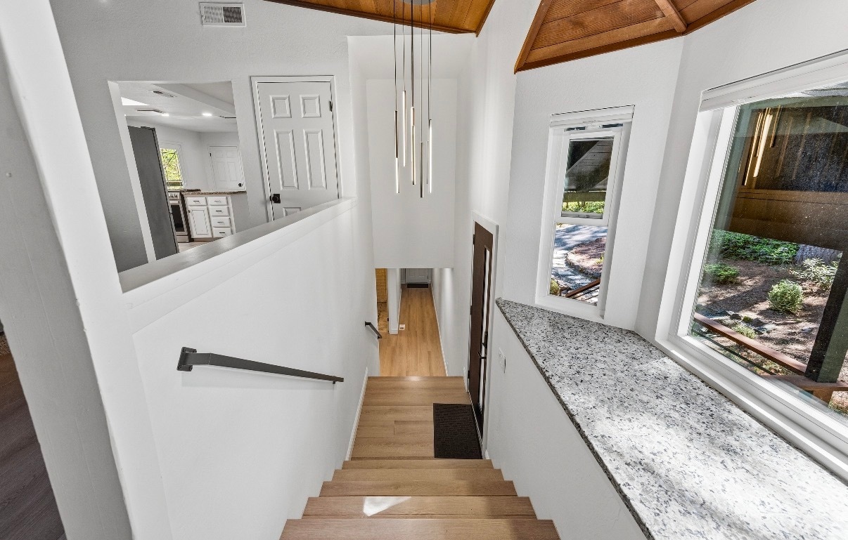 Building Photo - 18509 Alexandra Way