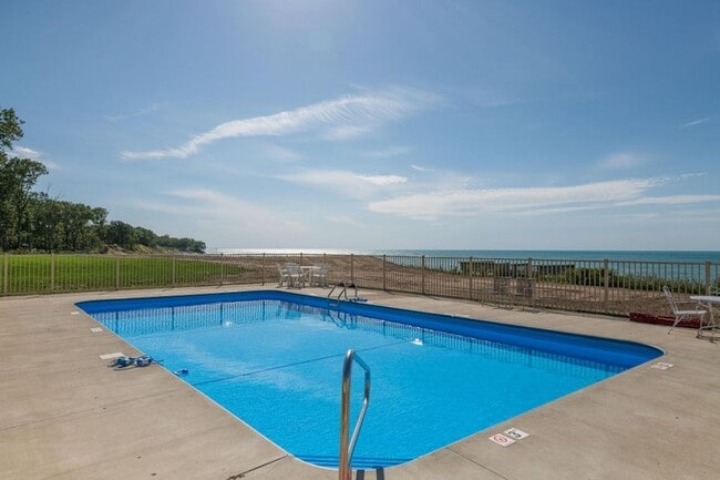 Building Photo - Two Bedroom Condo on Lake Michigan in Stev...