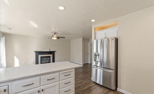 Building Photo - 4995 N Tasman Dr