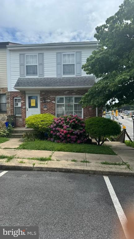 Building Photo - 610 S Cedar Ln