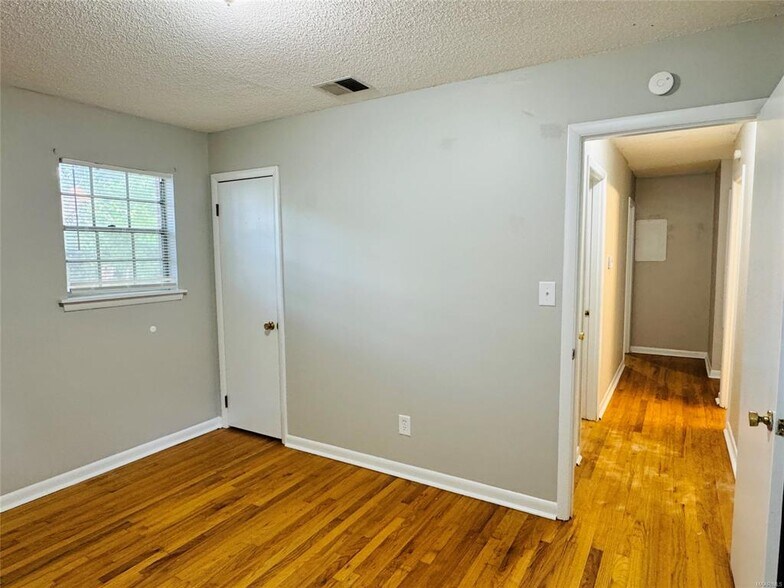 Building Photo - 1619 Yancey Ave