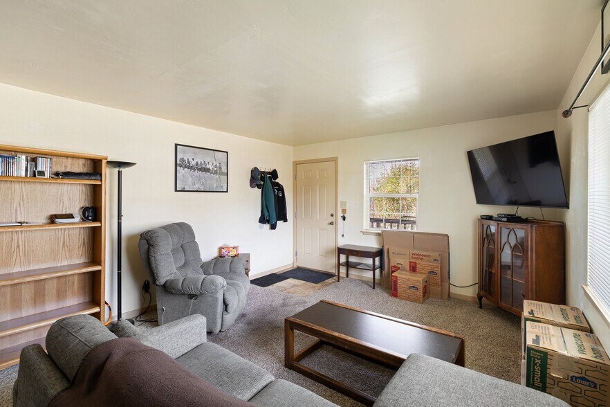 Building Photo - 504 W Marlette St