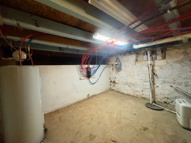 Building Photo - Charming 3 Bedroom/2.5 Bathroom Duplex in Hampden!