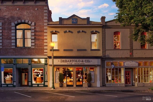 Building Photo - 528 Main St