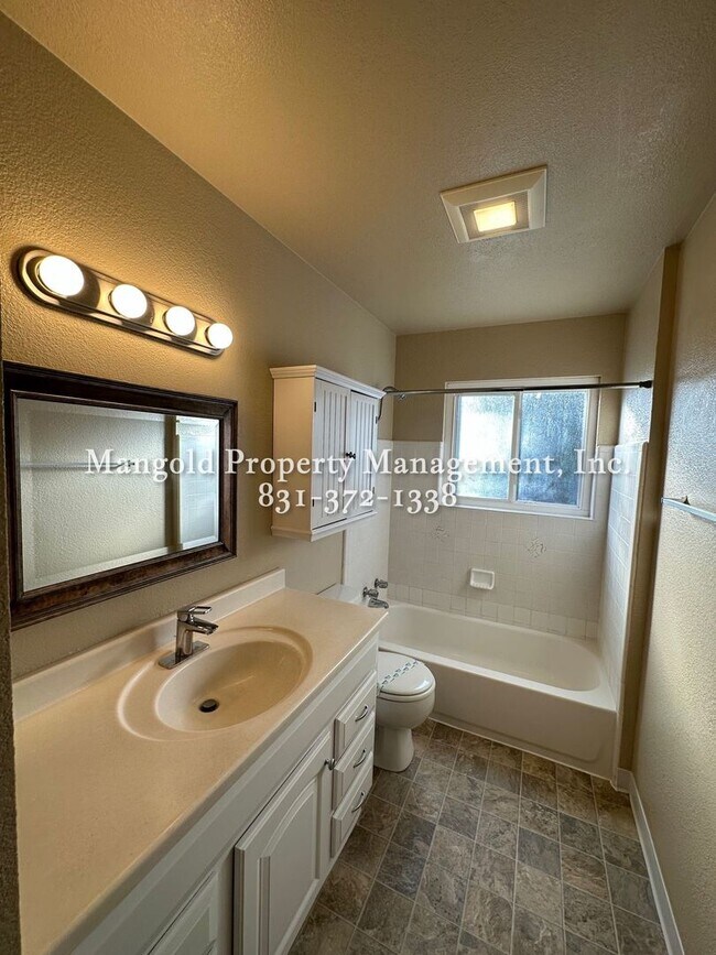 Building Photo - 1126 Sunnyhill Ct