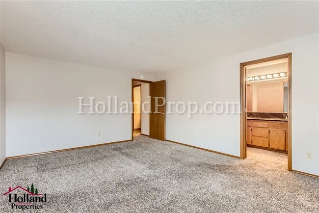 Building Photo - Gorgeous & Spacious Home 4 beds 3 bath!!!