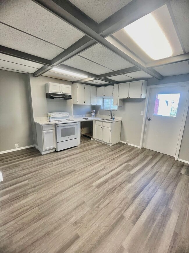 Building Photo - 2 Bed 1 Bath- Pittsburgh Pa
