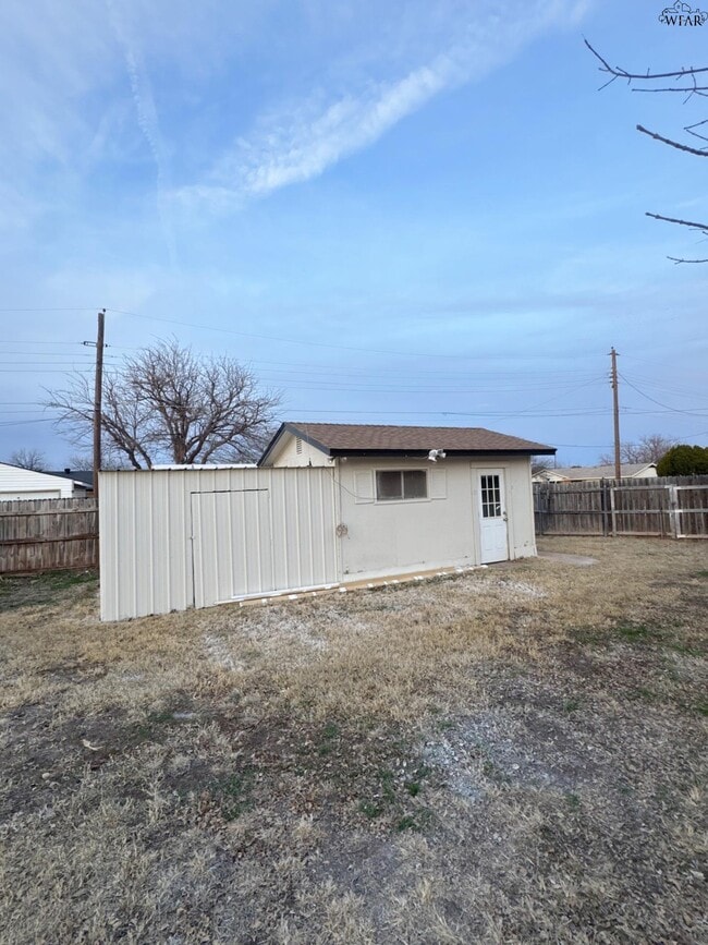 Building Photo - 4126 Lenore Dr