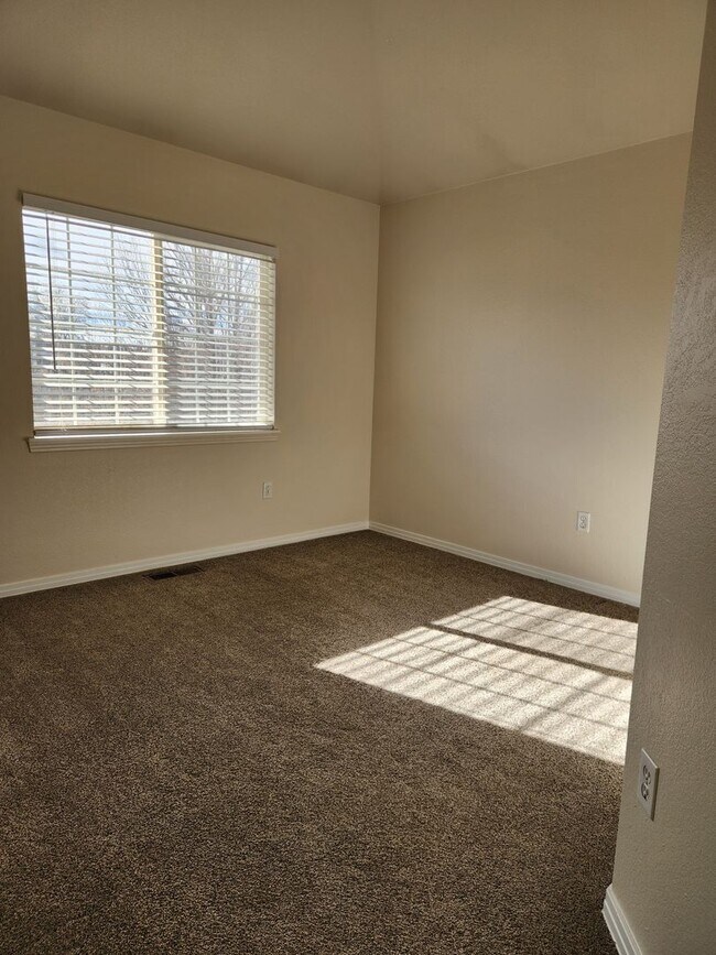 Building Photo - Parker home in Desired Stonegate Neighborhood!