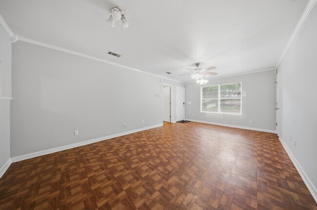 Building Photo - 3 Bedroom 2 Bathroom Single Family Home located in NW Tallahassee!