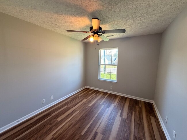 Building Photo - Nice 3 BR 2 Bath Available Now in Murfreesboro!