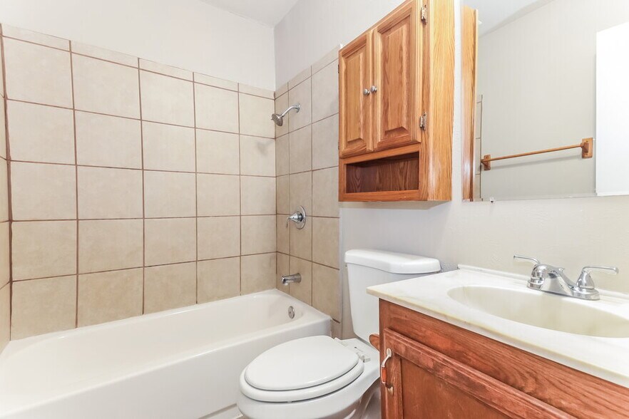 Building Photo - 5916 Cedar Ln