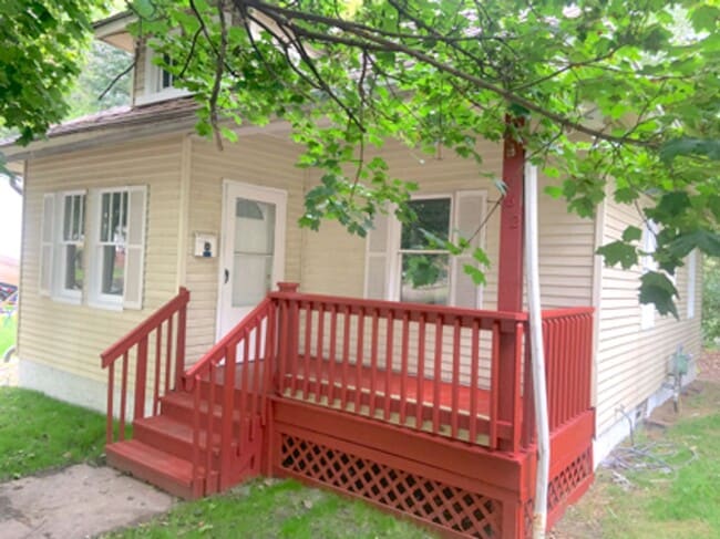 Building Photo - Charming 2-Bedroom Home Available