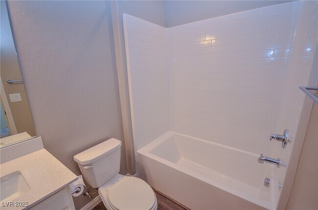 Building Photo - 541 Tokopah Falls St
