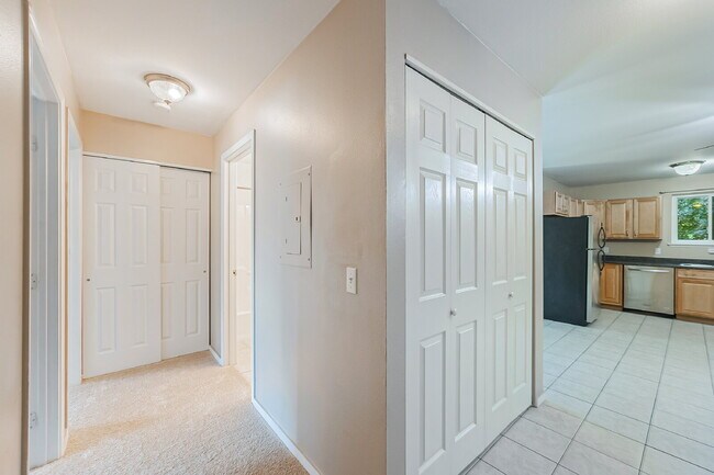 Building Photo - Fantastic location! 2 Bedrooms, 2 Bathroom...