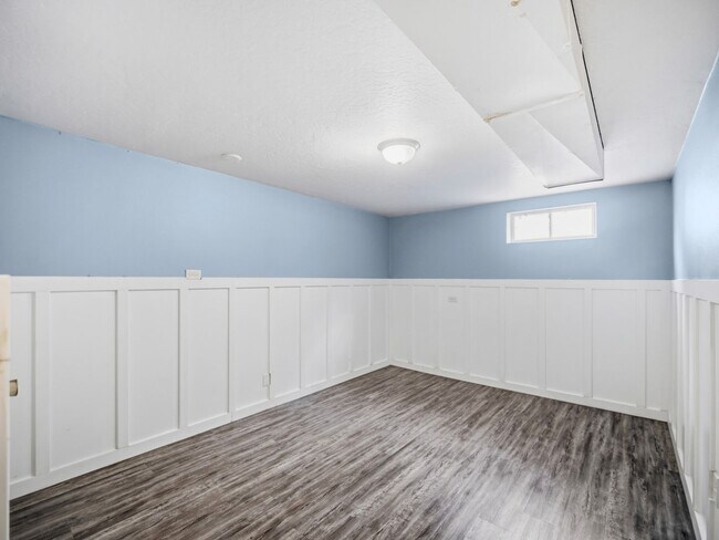 Building Photo - Spacious Unfurnished Home in Northwest Spokane