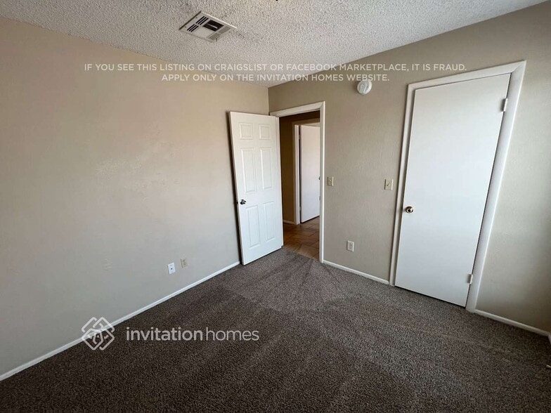 Building Photo - 8833 W Vogel Ave