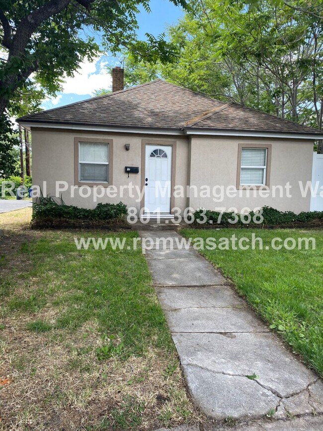 Building Photo - Come See This 4 Bedroom 1.5 bathroom single family home!!