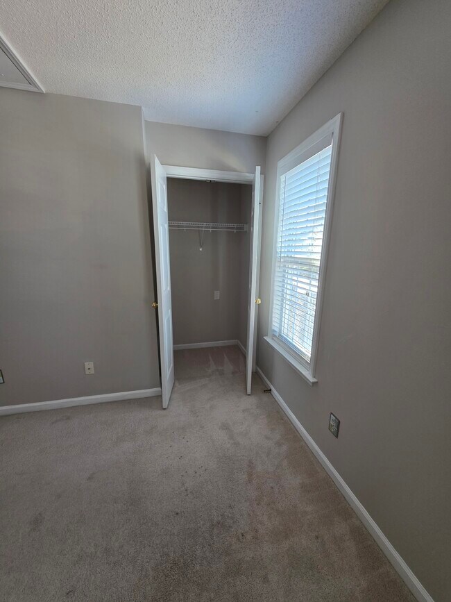 Building Photo - 2204 Ventana Ln